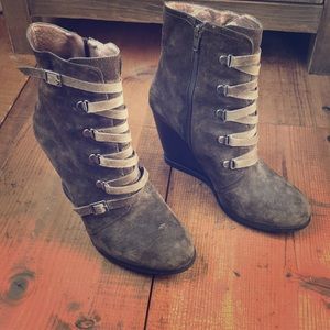 Kadeer Wedge Heel Boots in Olive Green Suede